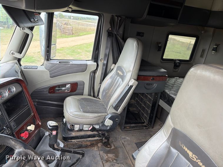 image for item EA0534 2013 International Lonestar semi truck