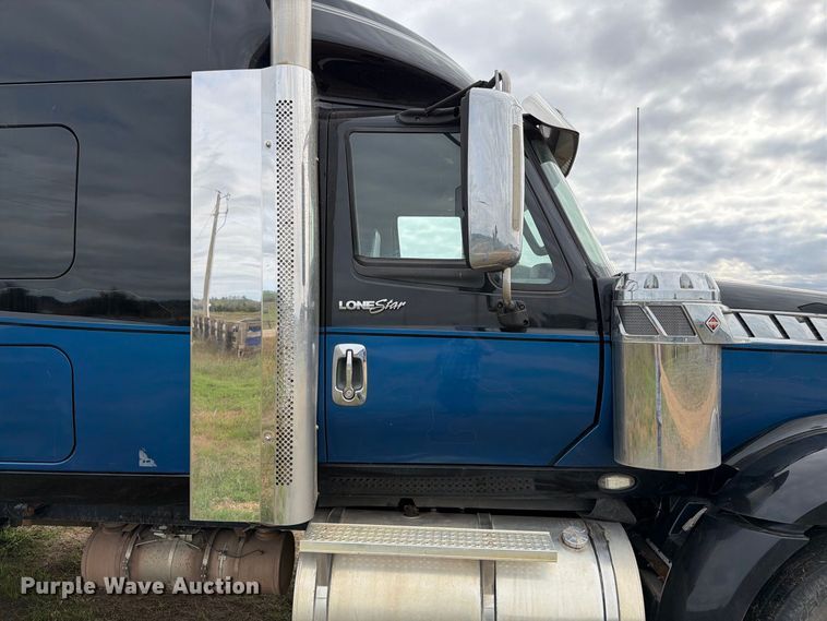 image for item EA0534 2013 International Lonestar semi truck