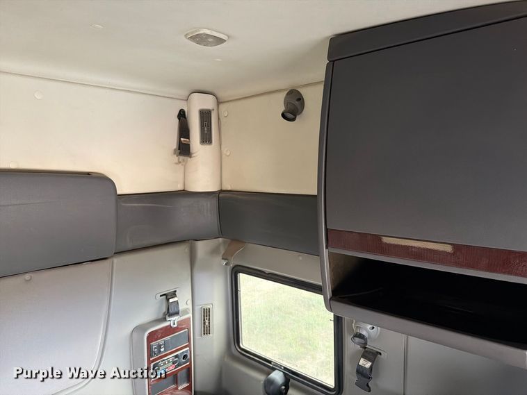 image for item EA0534 2013 International Lonestar semi truck