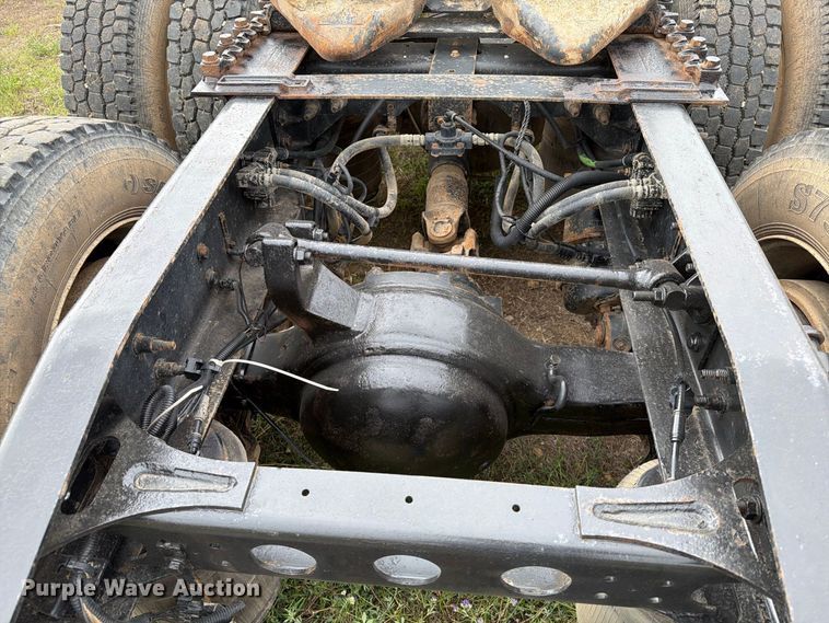 image for item EA0534 2013 International Lonestar semi truck