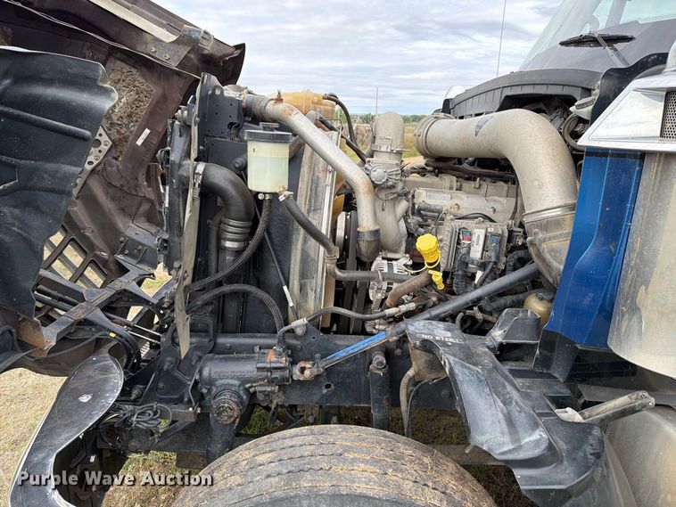 image for item EA0534 2013 International Lonestar semi truck