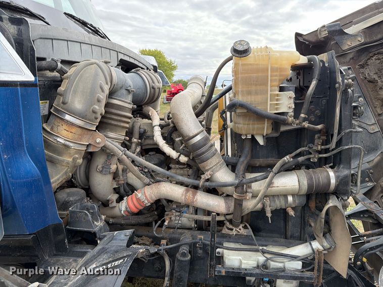 image for item EA0534 2013 International Lonestar semi truck
