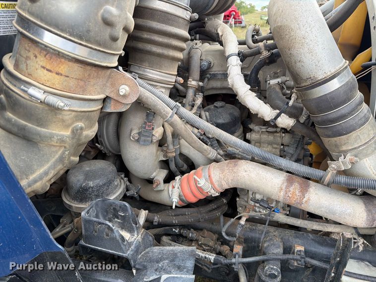image for item EA0534 2013 International Lonestar semi truck