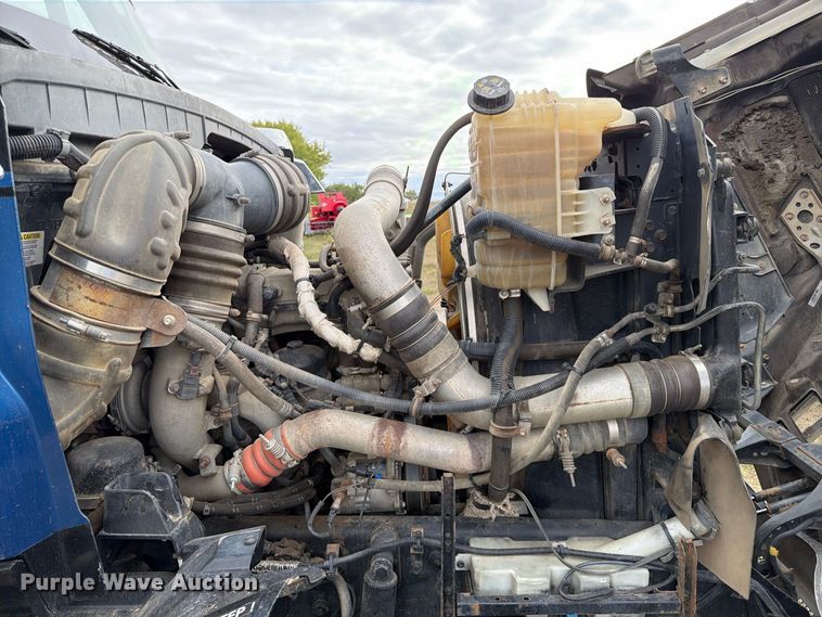 image for item EA0534 2013 International Lonestar semi truck