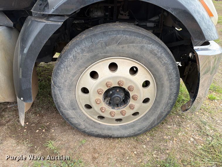 image for item EA0534 2013 International Lonestar semi truck