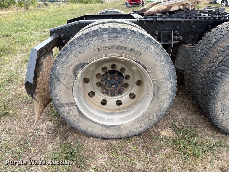 image for item EA0534 2013 International Lonestar semi truck