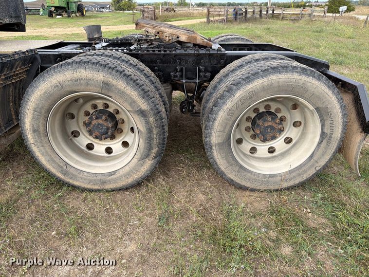 image for item EA0534 2013 International Lonestar semi truck