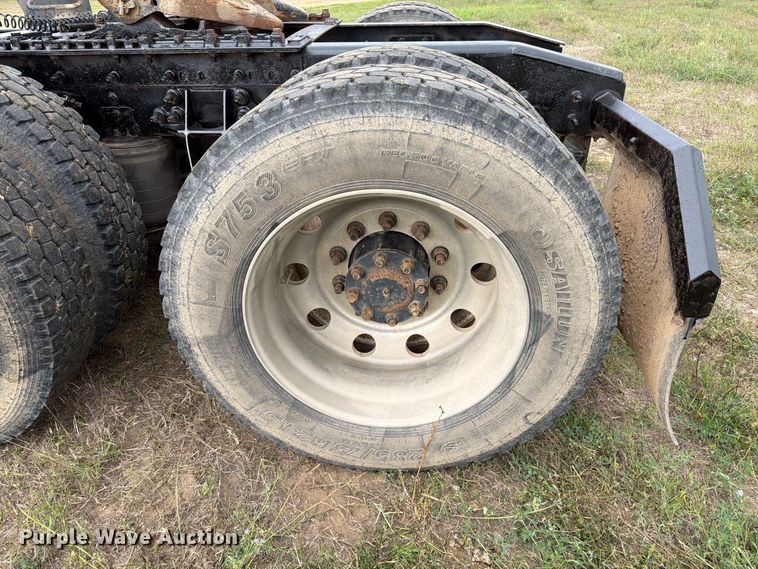 image for item EA0534 2013 International Lonestar semi truck