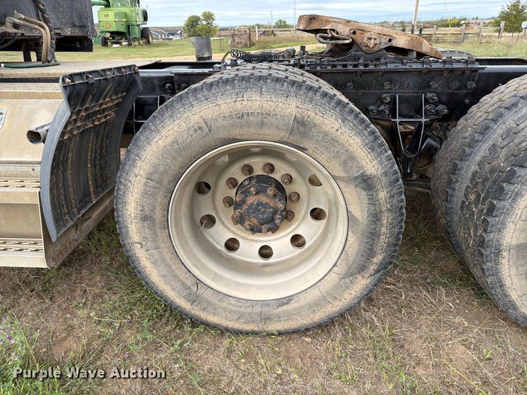 image for item EA0534 2013 International Lonestar semi truck