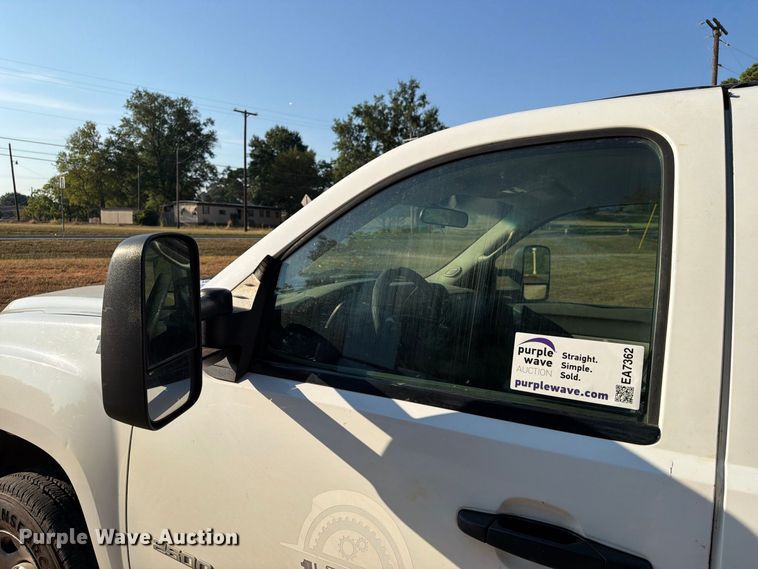 image for item EA7362 2012 GMC Sierra 2500HD Crew Cab pickup truck