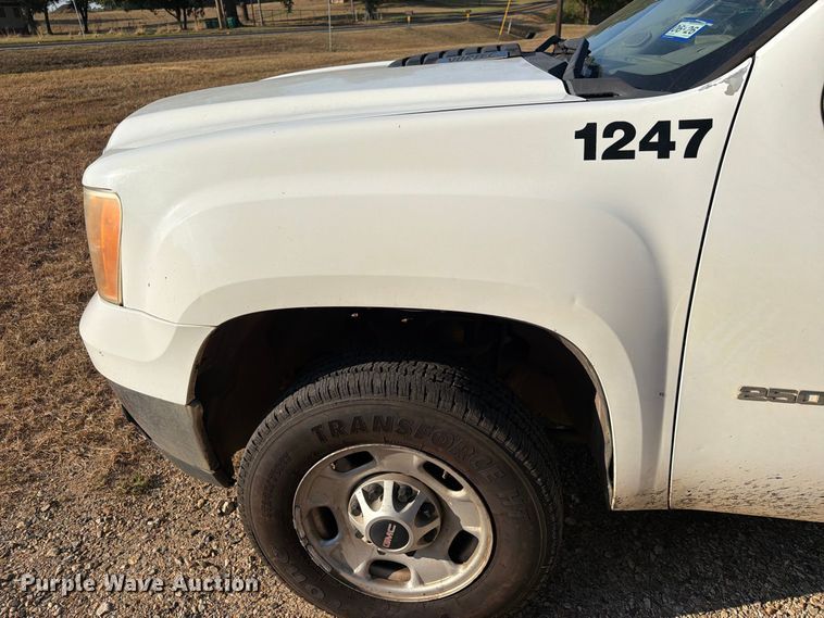 image for item EA7362 2012 GMC Sierra 2500HD Crew Cab pickup truck