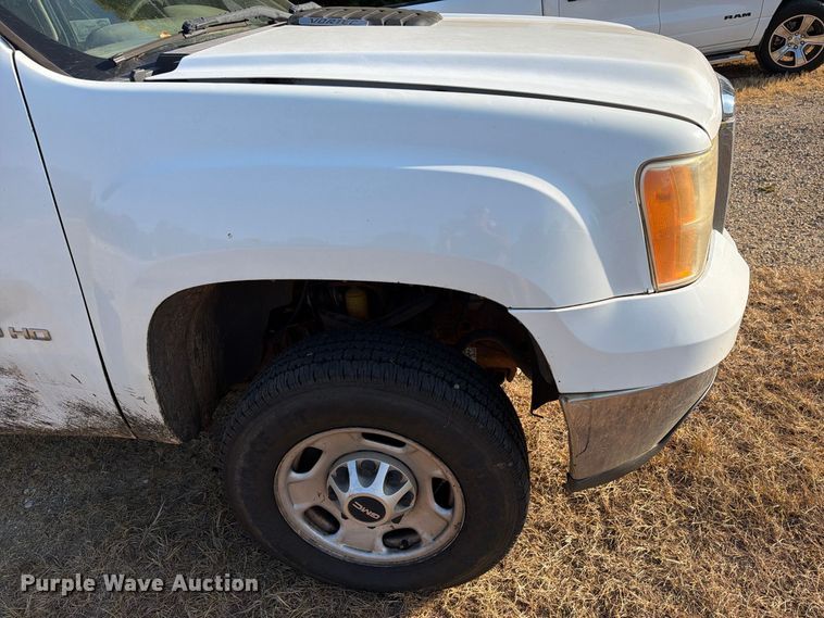 image for item EA7362 2012 GMC Sierra 2500HD Crew Cab pickup truck