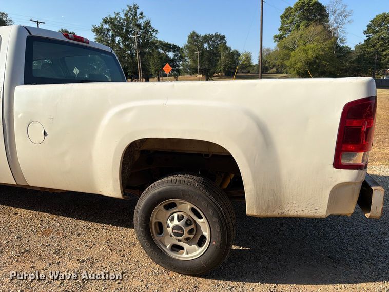 image for item EA7362 2012 GMC Sierra 2500HD Crew Cab pickup truck