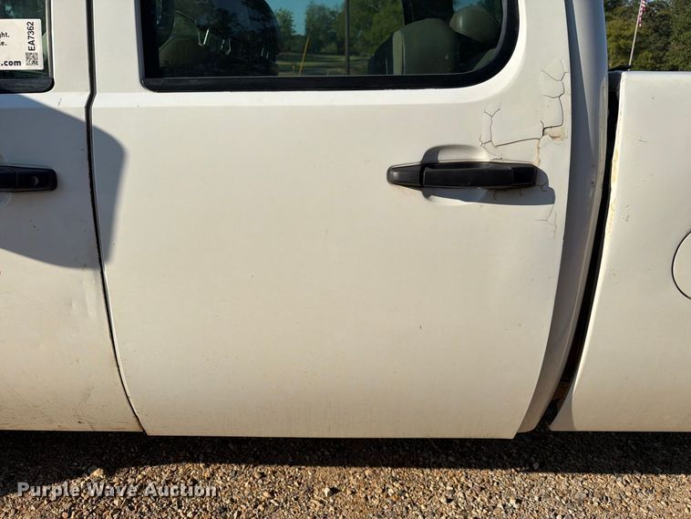 image for item EA7362 2012 GMC Sierra 2500HD Crew Cab pickup truck