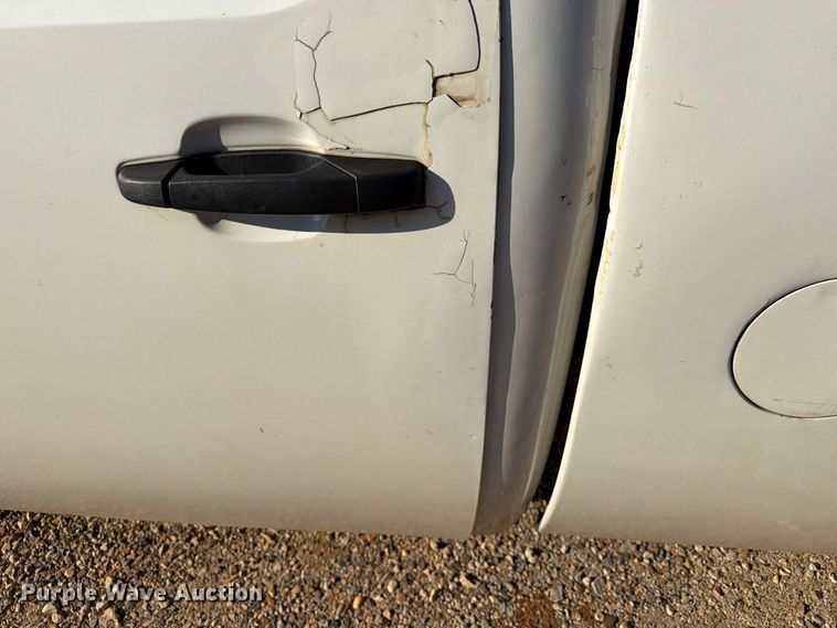 image for item EA7362 2012 GMC Sierra 2500HD Crew Cab pickup truck