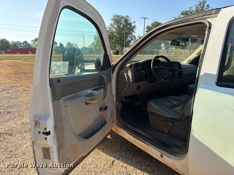 image for item EA7362 2012 GMC Sierra 2500HD Crew Cab pickup truck