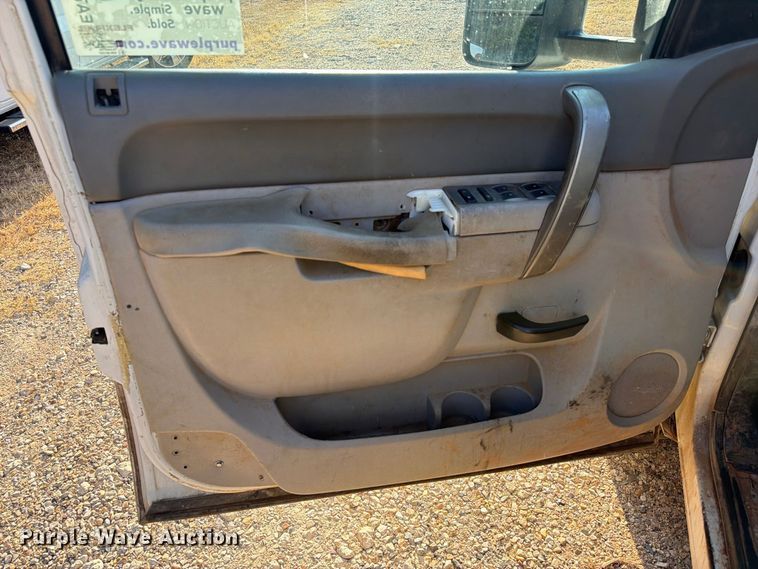 image for item EA7362 2012 GMC Sierra 2500HD Crew Cab pickup truck