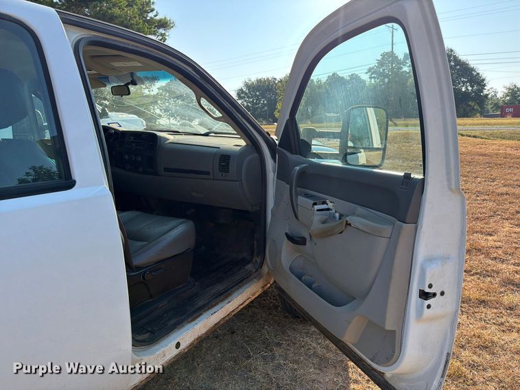 image for item EA7362 2012 GMC Sierra 2500HD Crew Cab pickup truck