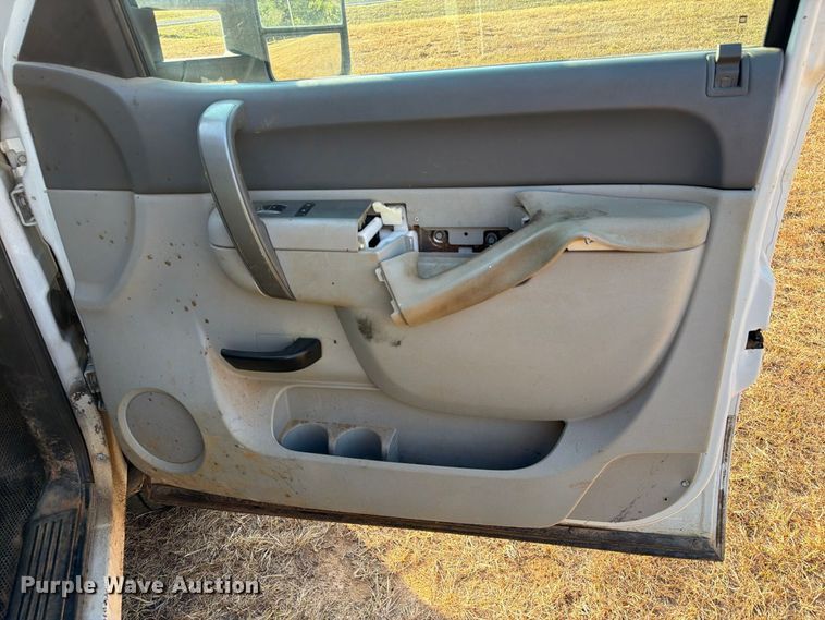 image for item EA7362 2012 GMC Sierra 2500HD Crew Cab pickup truck