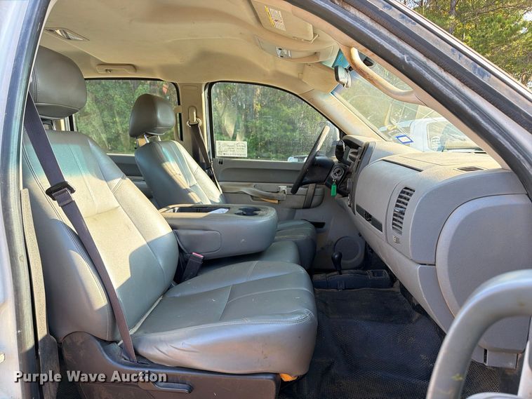 image for item EA7362 2012 GMC Sierra 2500HD Crew Cab pickup truck