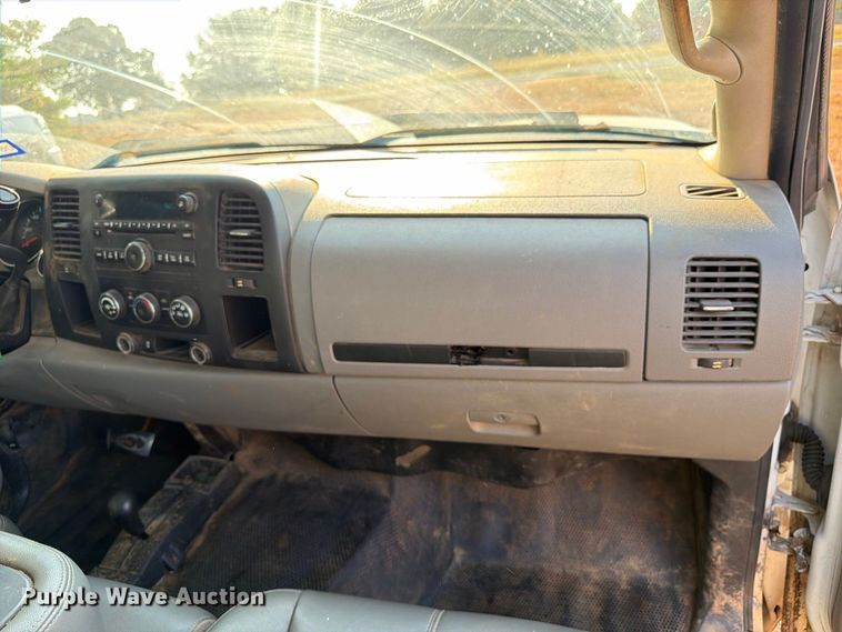 image for item EA7362 2012 GMC Sierra 2500HD Crew Cab pickup truck