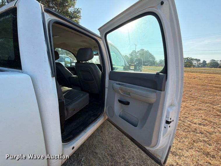 image for item EA7362 2012 GMC Sierra 2500HD Crew Cab pickup truck