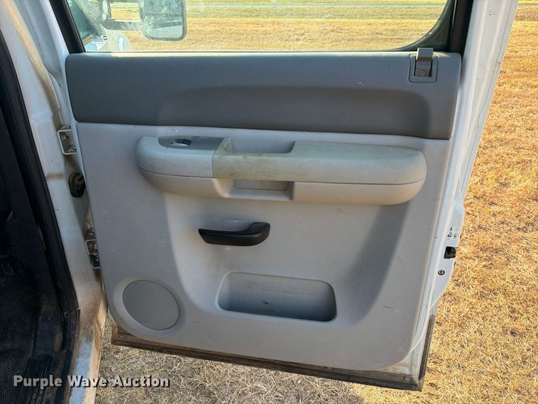 image for item EA7362 2012 GMC Sierra 2500HD Crew Cab pickup truck
