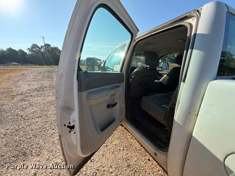image for item EA7362 2012 GMC Sierra 2500HD Crew Cab pickup truck