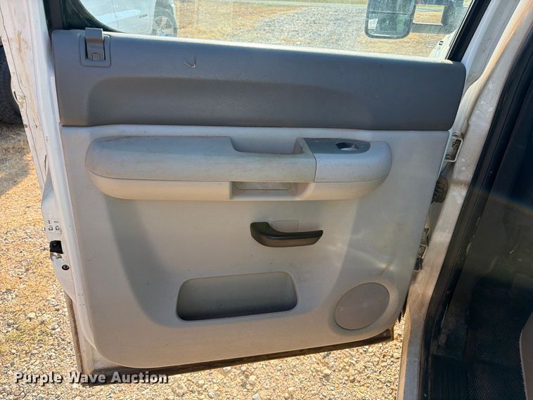image for item EA7362 2012 GMC Sierra 2500HD Crew Cab pickup truck
