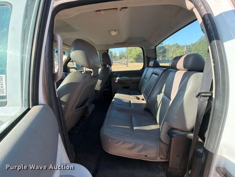 image for item EA7362 2012 GMC Sierra 2500HD Crew Cab pickup truck