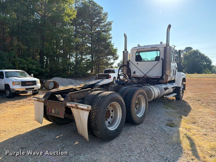image for item EA7363 2002 Mack CH613 semi truck