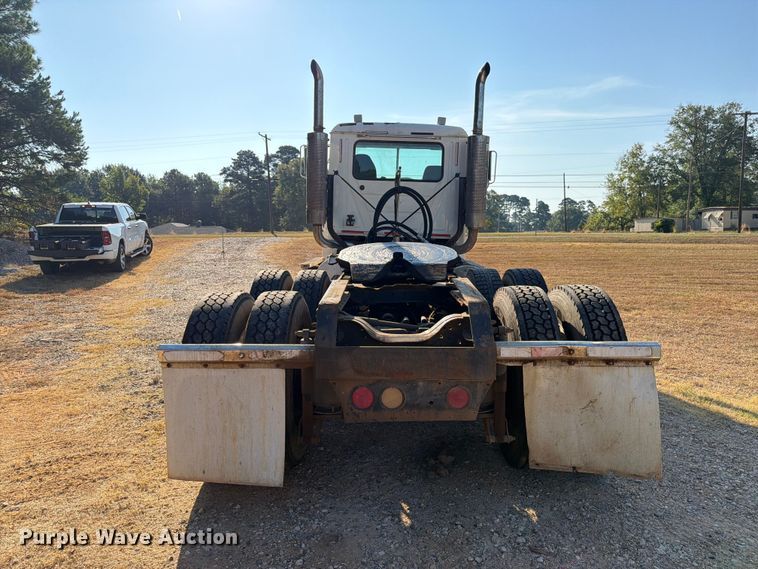 image for item EA7363 2002 Mack CH613 semi truck