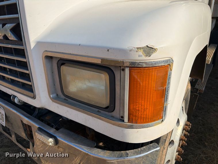 image for item EA7363 2002 Mack CH613 semi truck