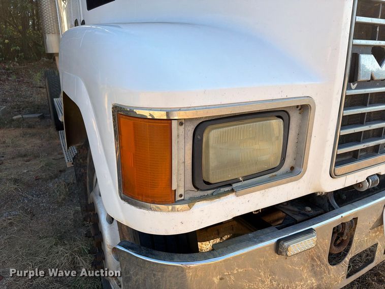image for item EA7363 2002 Mack CH613 semi truck