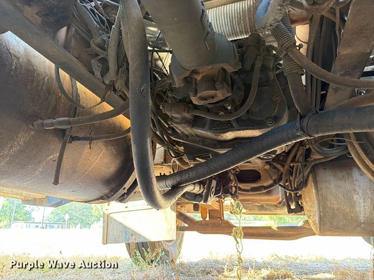 image for item EA7363 2002 Mack CH613 semi truck