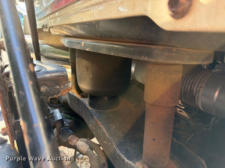 image for item EA7363 2002 Mack CH613 semi truck