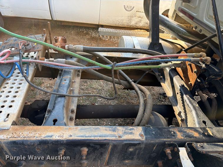image for item EA7363 2002 Mack CH613 semi truck