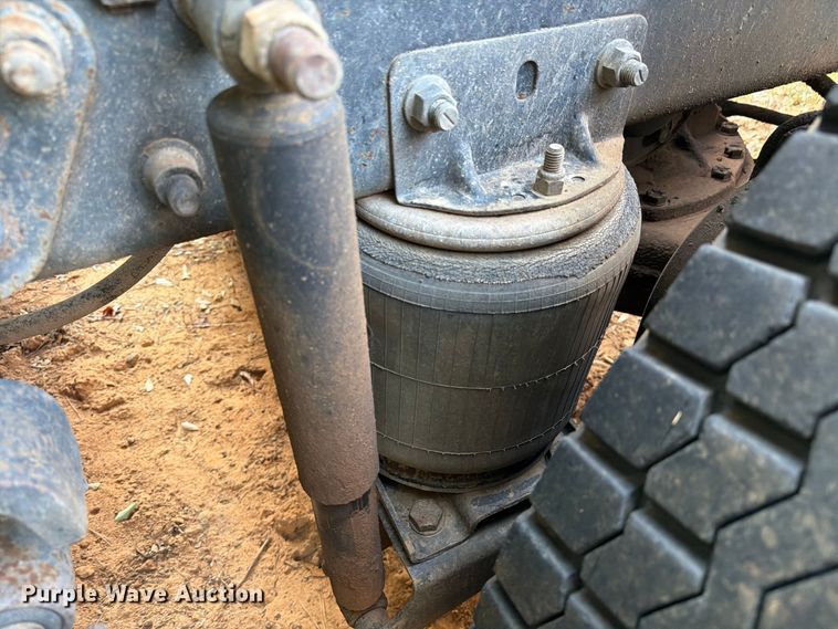 image for item EA7363 2002 Mack CH613 semi truck