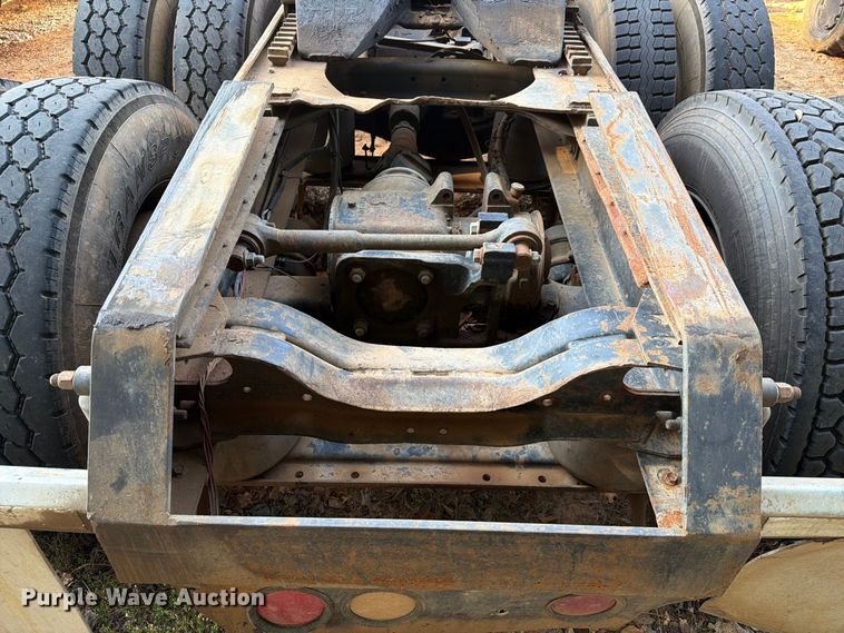 image for item EA7363 2002 Mack CH613 semi truck