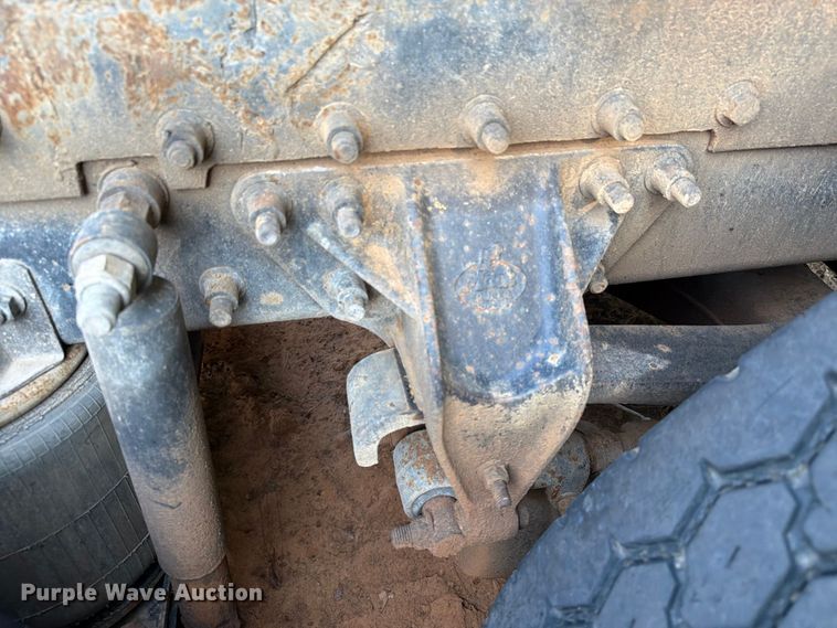 image for item EA7363 2002 Mack CH613 semi truck