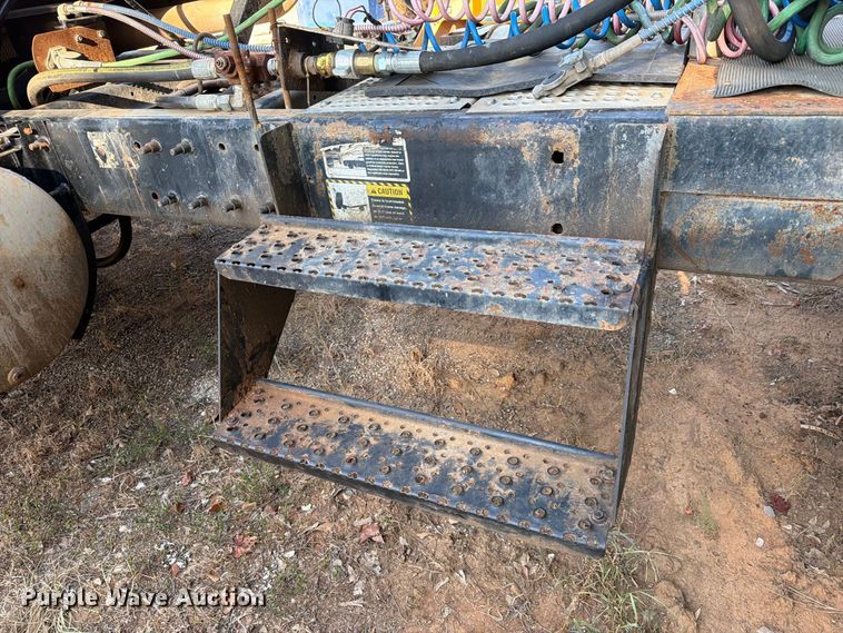 image for item EA7363 2002 Mack CH613 semi truck