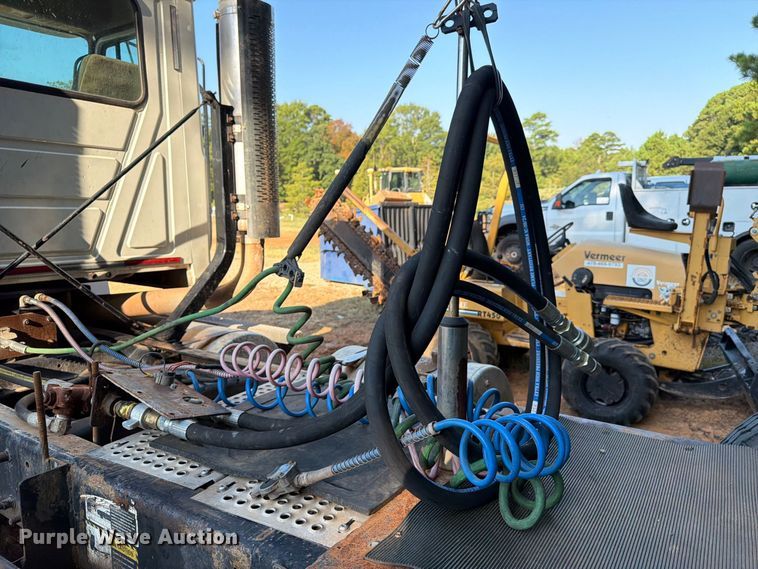 image for item EA7363 2002 Mack CH613 semi truck