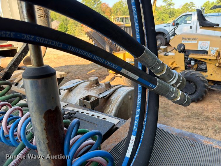image for item EA7363 2002 Mack CH613 semi truck