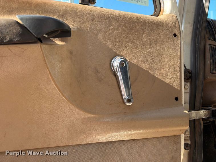 image for item EA7363 2002 Mack CH613 semi truck
