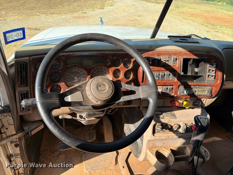 image for item EA7363 2002 Mack CH613 semi truck