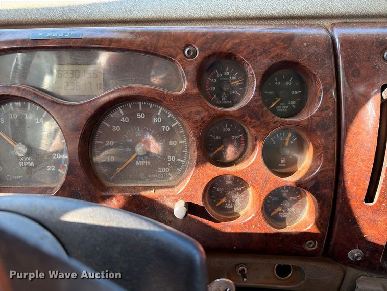 image for item EA7363 2002 Mack CH613 semi truck