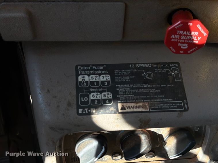 image for item EA7363 2002 Mack CH613 semi truck