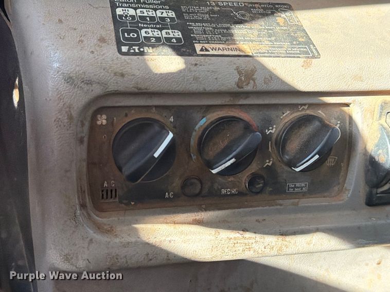 image for item EA7363 2002 Mack CH613 semi truck