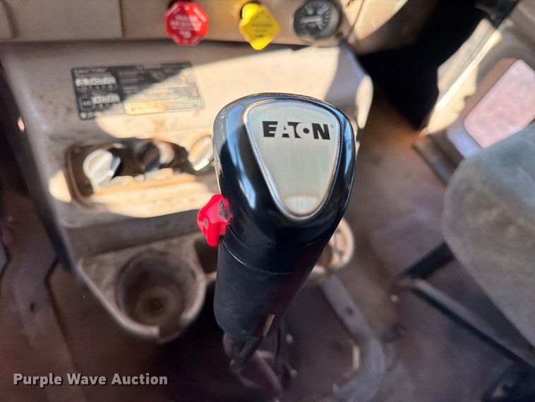 image for item EA7363 2002 Mack CH613 semi truck
