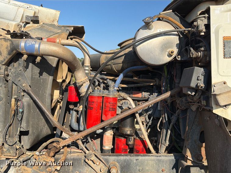 image for item EA7363 2002 Mack CH613 semi truck